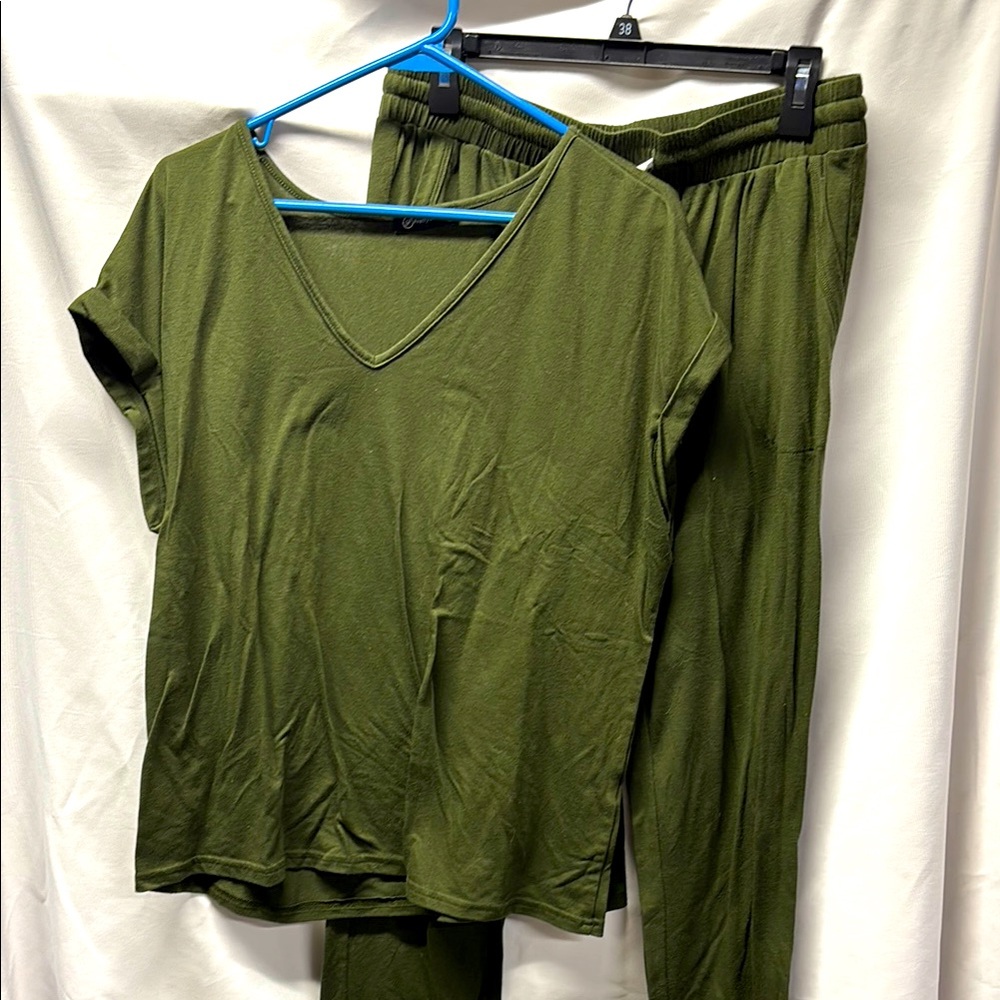 Pretty Garden Olive Green Women's Lounge Set